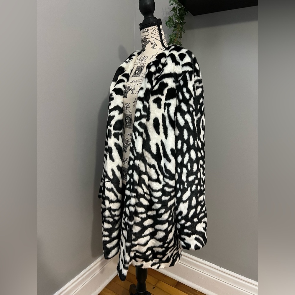 ✨NWOT - Michael Kors Faux Fur Animal Print Coat Jacket✨ - Picture 6 of 9